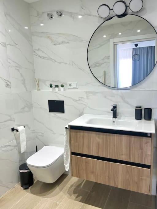 Luxury Views Downtown Apartment